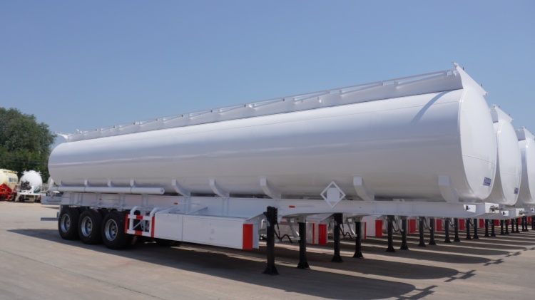 Tri Axle 40000 Liter Diesel Tanker Truck Capicity In Djibouti