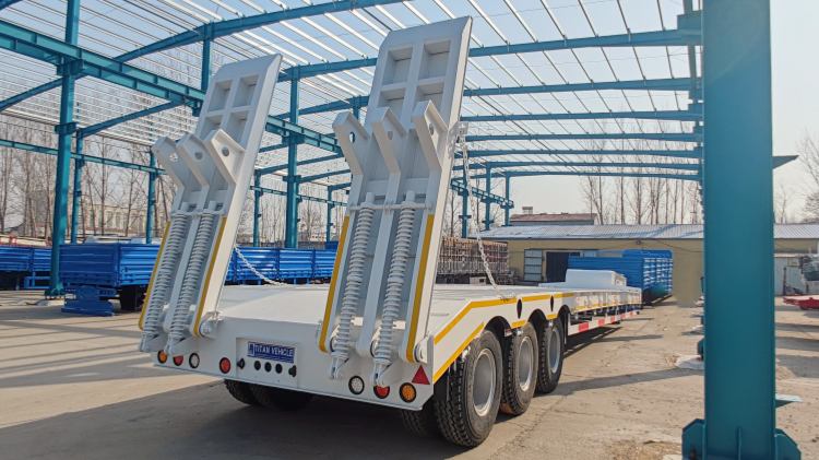 Tri Axle 80 Ton Semi Lowbed Trailer For Sale In Djibouti