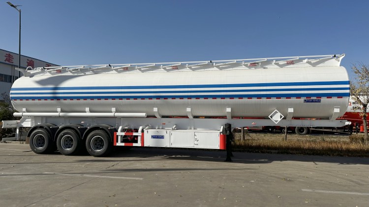 45 Cubes Oil Tanker Trailer For Sale In Djibouti