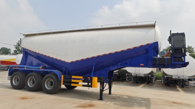 3 Axle 50 CBM Cement Tanker Semi Trailer In Djibouti Port